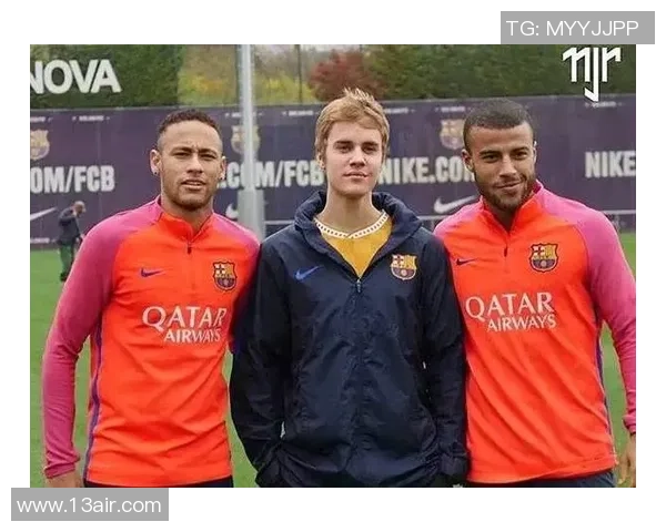 比伯与足球球星的友谊与合作:跨界明星互动的背后故事解析 比伯与足球球星的友谊与合作:跨界明星互动的背后故事解析