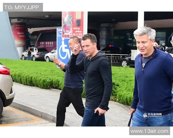 足球明星尽显风采 穿梭赛场背后那些不为人知的故事