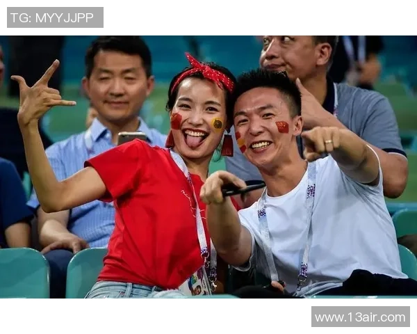 足球球星花球技巧解析:如何通过精准控球征服赛场与球迷的心